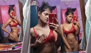 Sexy Desi Girl Playing With her Boobs