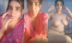 Sexy Desi Girl Shows Her Boobs on Live Cam