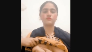 New Viral Video Indian Bhabhi Sowing Her Boobs