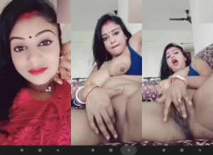 Horny Desi Bhabi Showing Boobs and Fingering