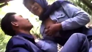 Hijabi School Girl Sex with Bf in Park