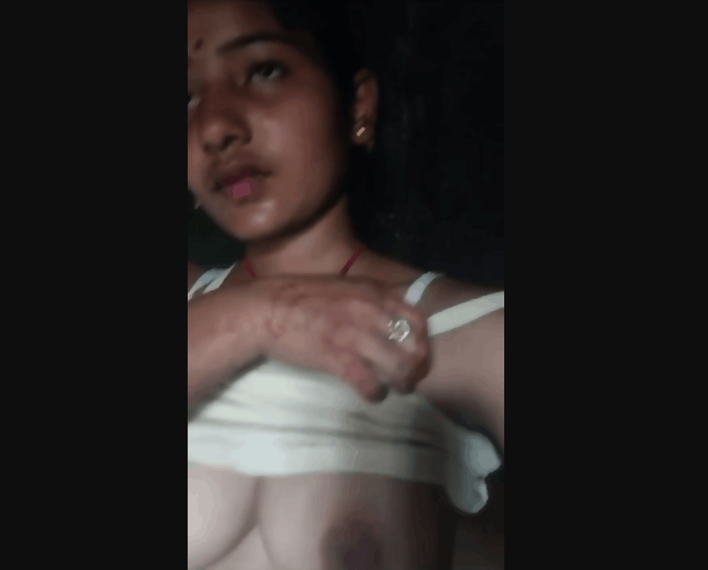 Village Girl Showing Big Boobs and Masturbating XXX