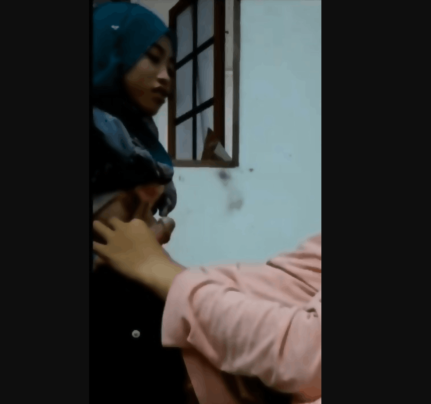Desi Hijabi Girl Giving Blowjob