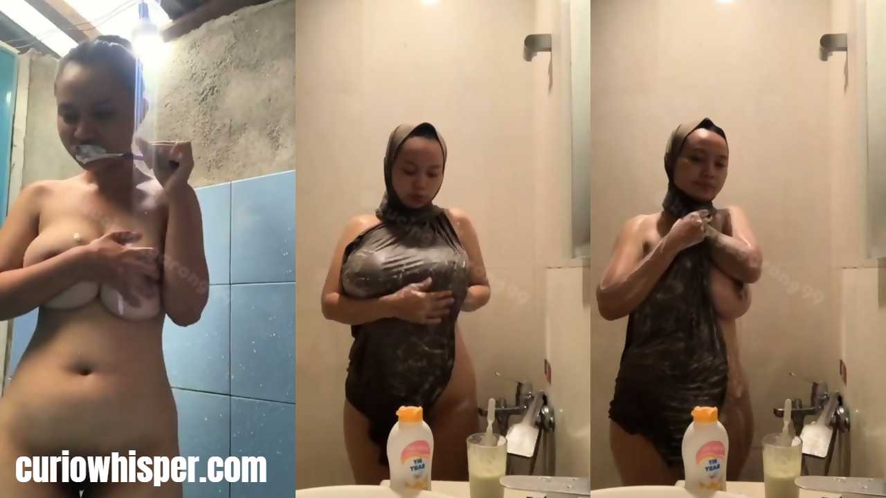 Big Boobs Wife Showing Her Nude