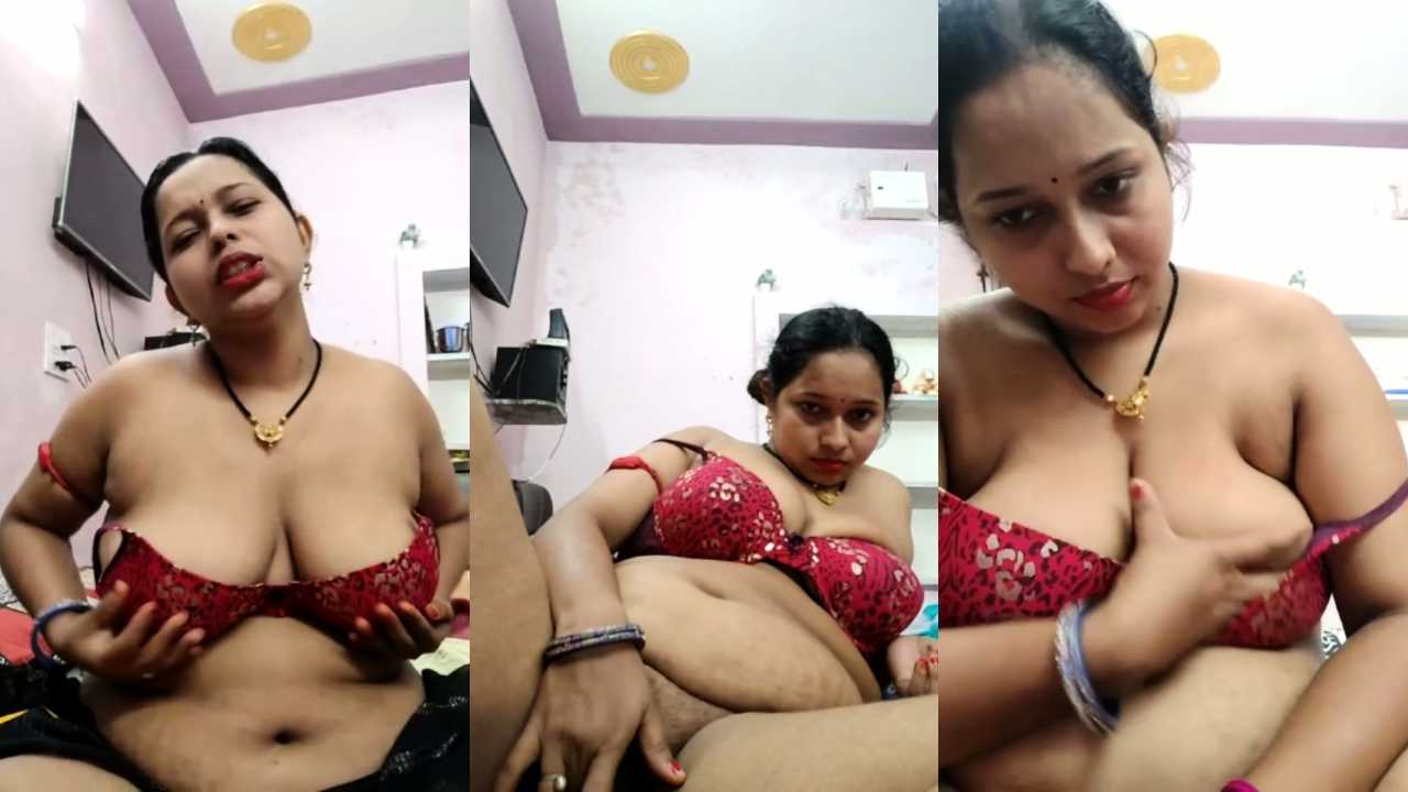Desi Bhabhi Showing Boobs on Stripchat XXX