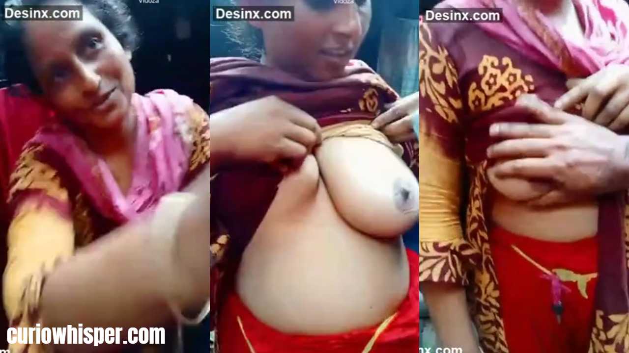 Desi Aunty Boobs Press by Giving Her Money Viral Video