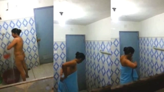 Desi Girl Nude Bathing Video Captured Viral Video