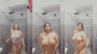 Horny Desi Girl Nude Bathing Viral XXX
